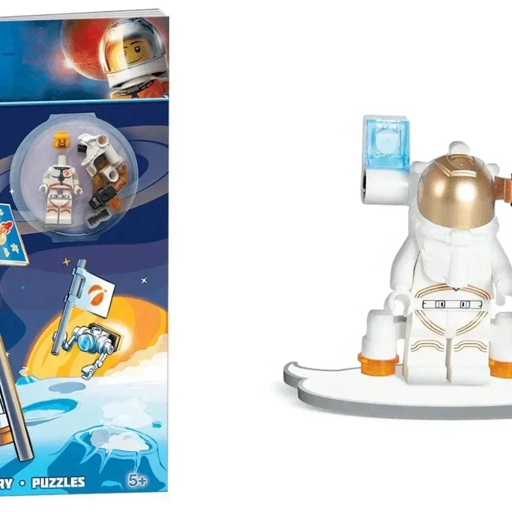 LEGO City Moon Landing Activity Book & Astronaut Mini Figure * Retired